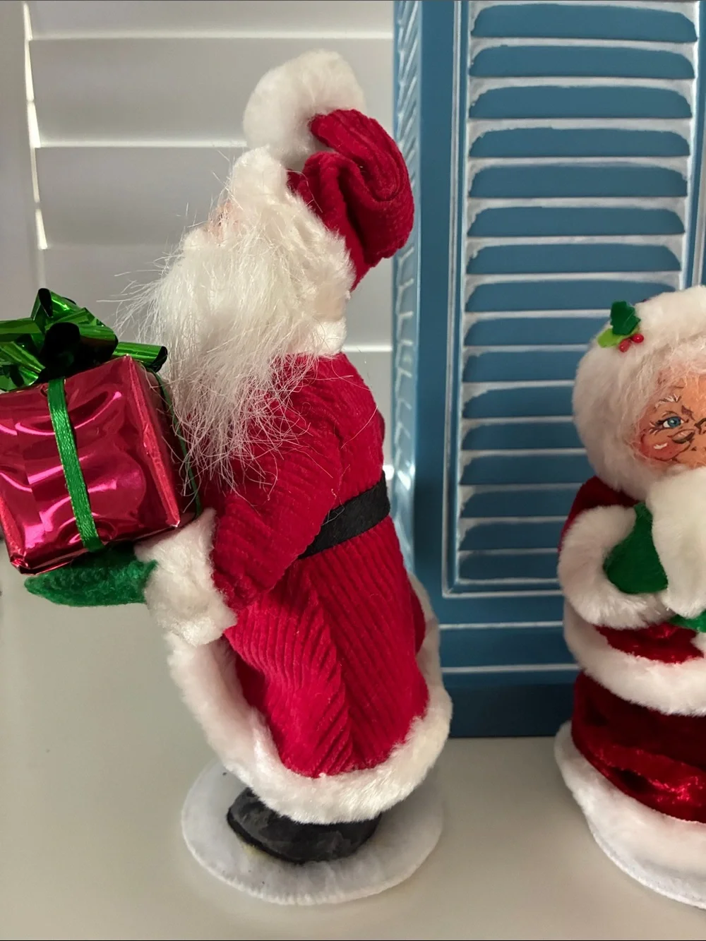 Annalee Red, Green & White Santa and Mrs. Claus Plush Holiday Pair